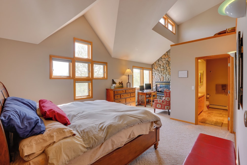 Spacious Townhome Near Main St & Lake Dillon!