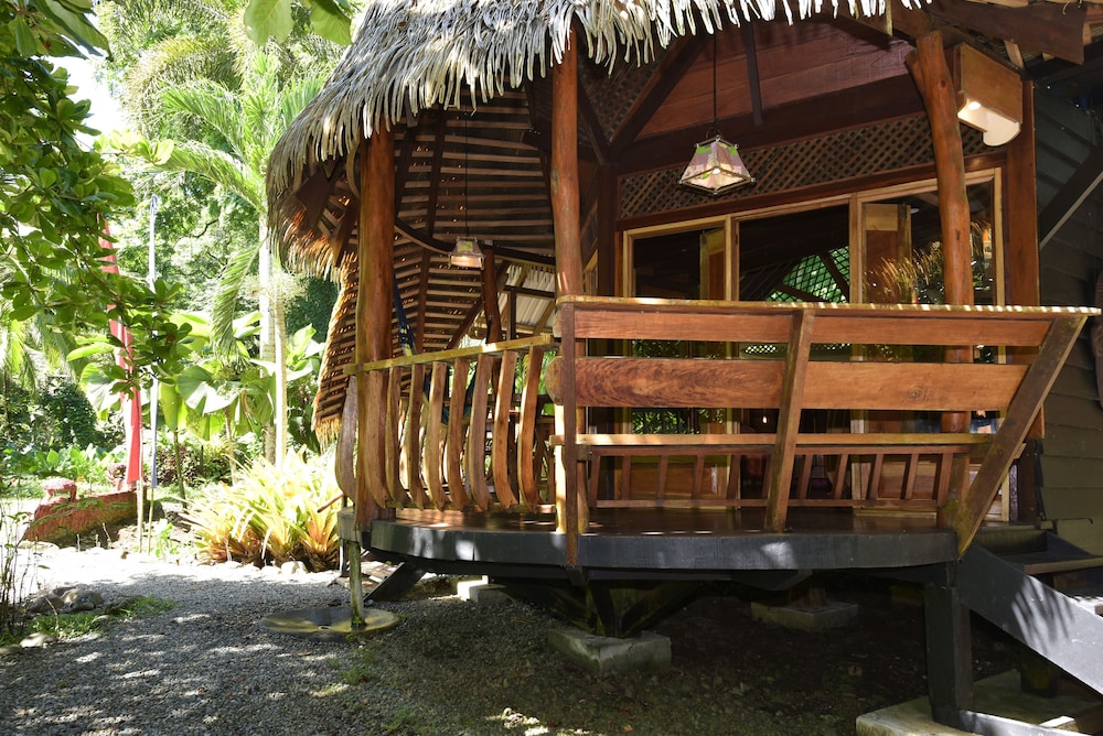 Tree House Beachfront Lodge