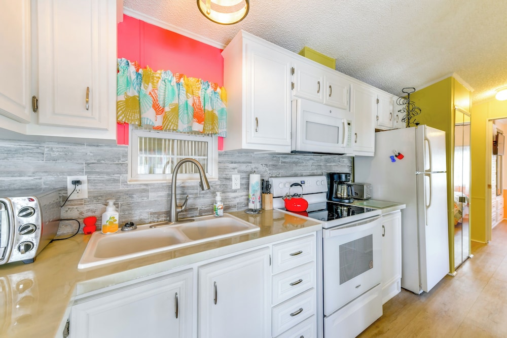 Sarasota Home w/ Full Resort Amenity Access!
