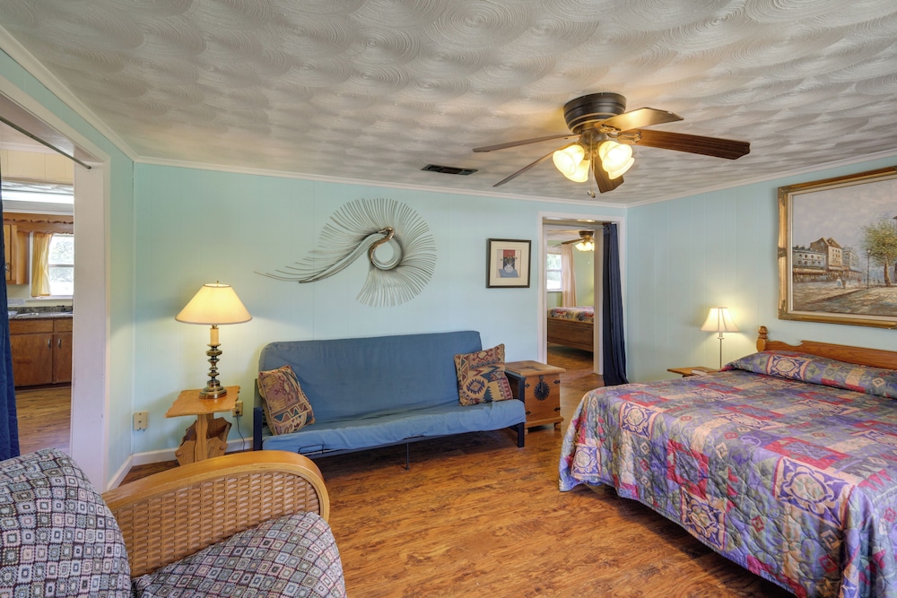 Hike From Your Door! Pet-friendly Whitney Home