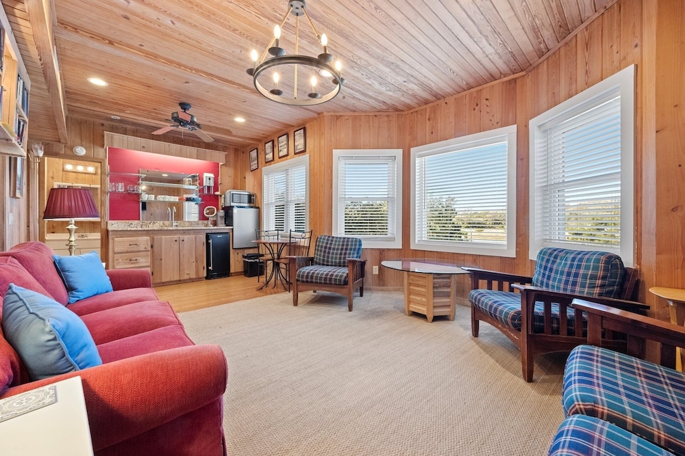 Laughin Place V 5 Bedroom Home by Peace Vacations