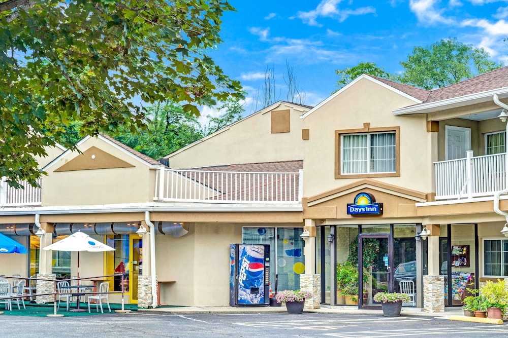 Days Inn by Wyndham Ridgefield - Property Image 2