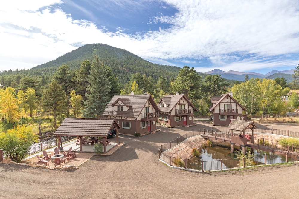 The Landing at Estes Park - Riverside Retreat