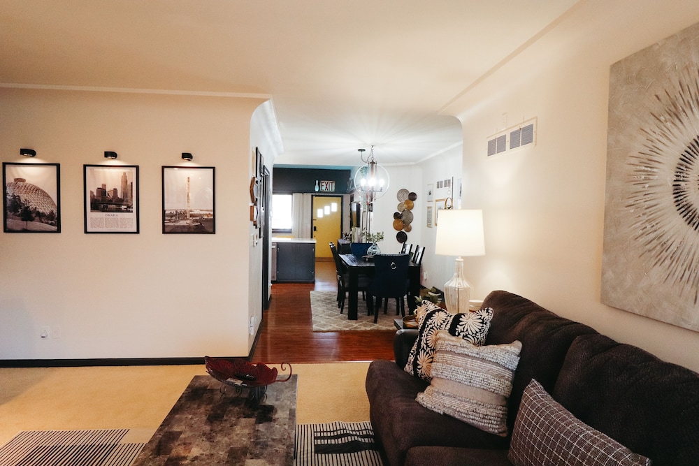 Omaha Vacations - Charming Omaha Retreat - Near Zoo  Downtown 3 Bedroom Home by RedAwning - Property Image 12