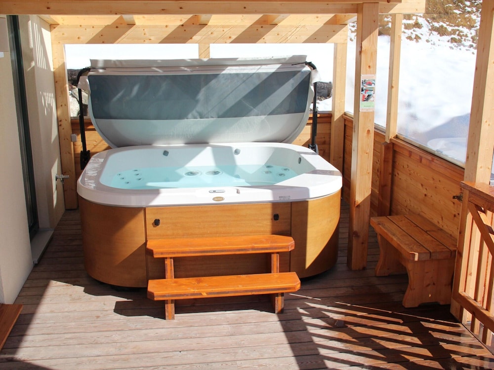 Majestic Chalet With Sauna and Whirlpool