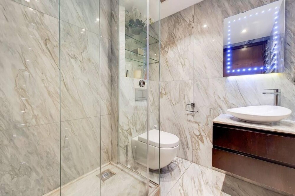 Beautiful Four Bedroom Apartment Behind Selfridges