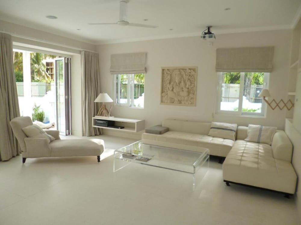Villa Mimi Beachfront Beau Vallon