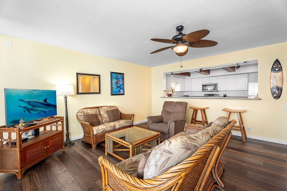 Ocean Front - Watch Dolphins From the Lanai - Wi-fi - Next to Beach- Vrkcv