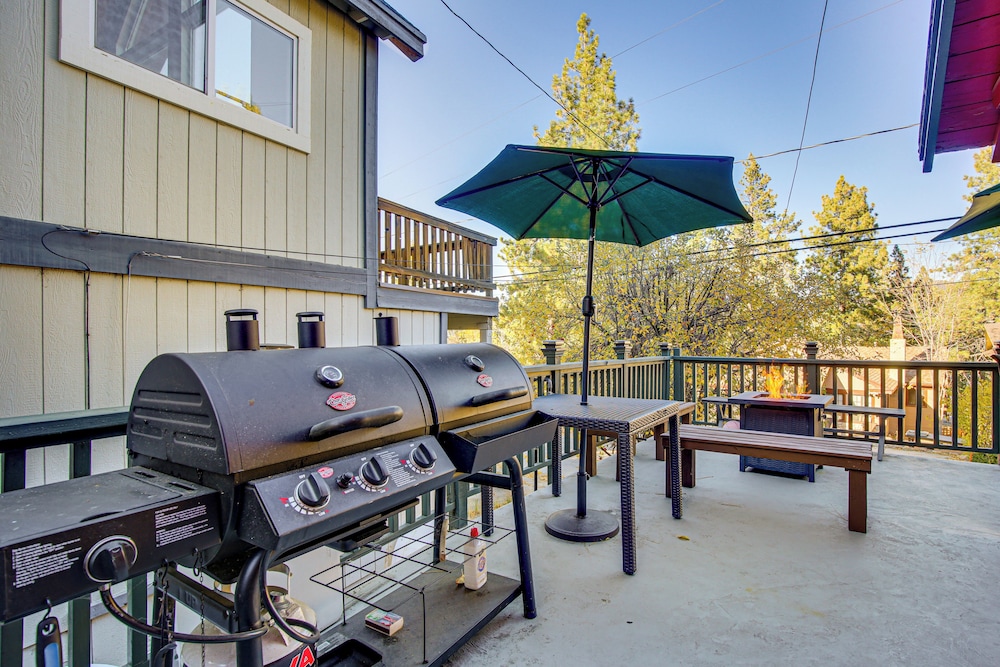 Hot Tub, Grill & Fire Pit: Cabin in Big Bear Lake
