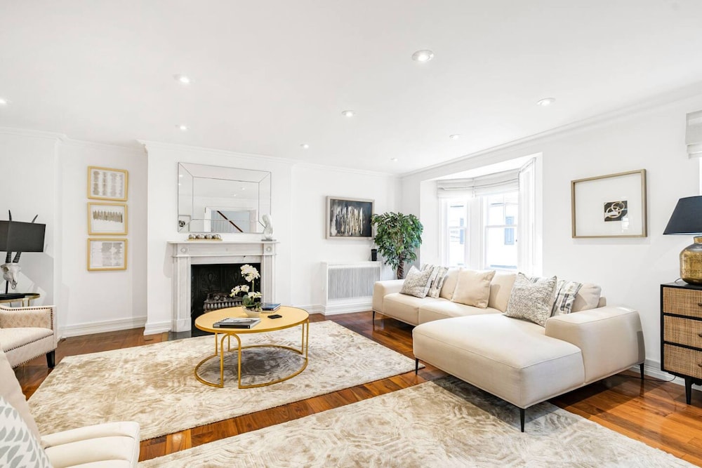4-bed House Next To Harrods Pont Street Mews