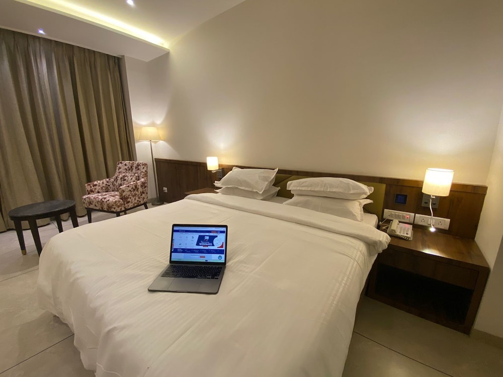 Click Hotel LH Seven Morbi - Property Image 4