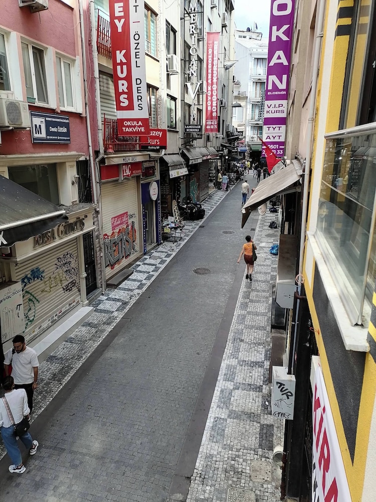 Charming Kadıköy Apartment With City Views