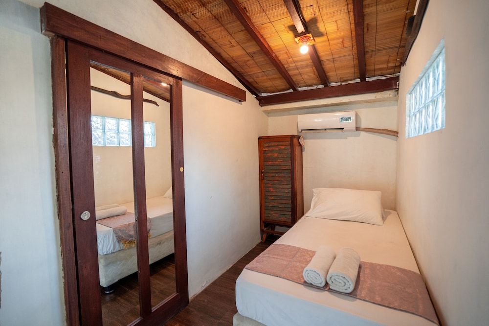 Room-cozy 2-bedroom Lumbung Cabin in San