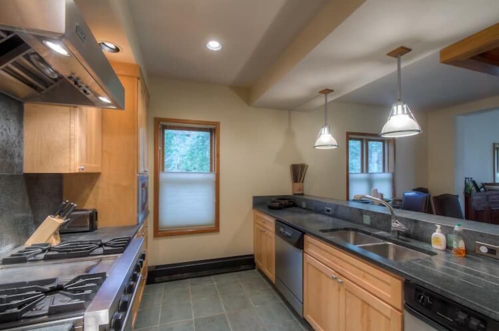 Cascades A 1 4 Bedroom Condo By Accommodations in Telluride