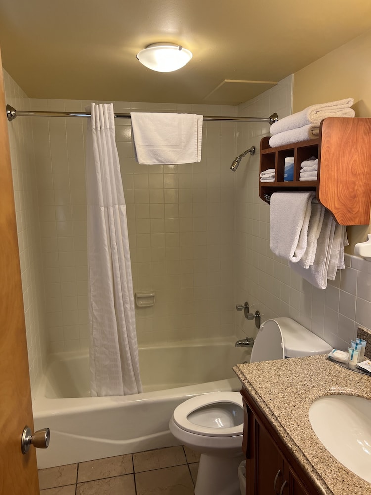 All Star Inn & Suites