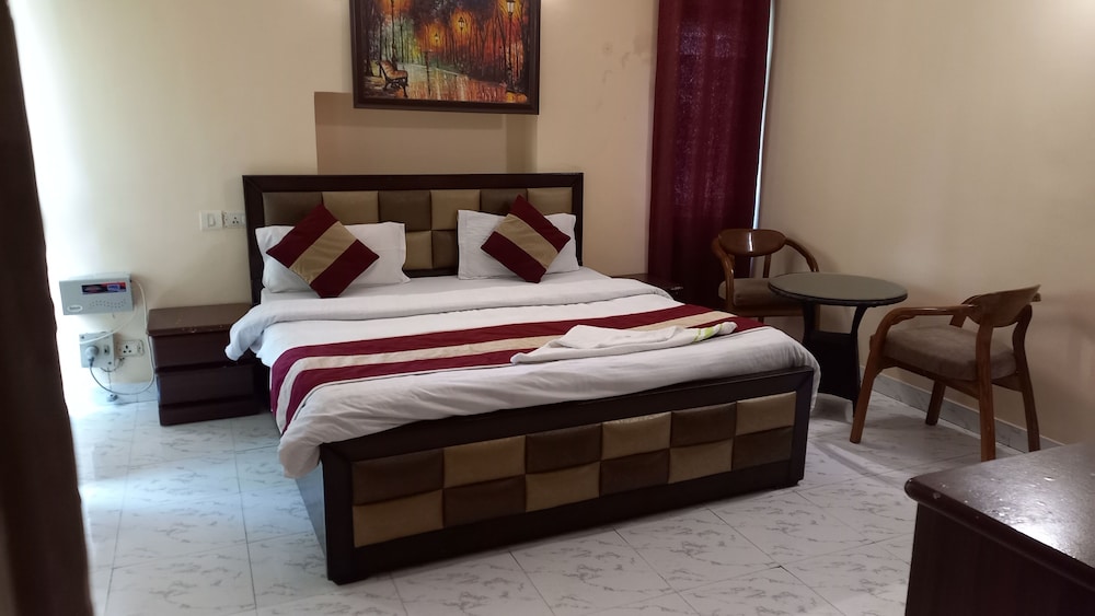 Room-boutique Guest Room in Heart of Ne