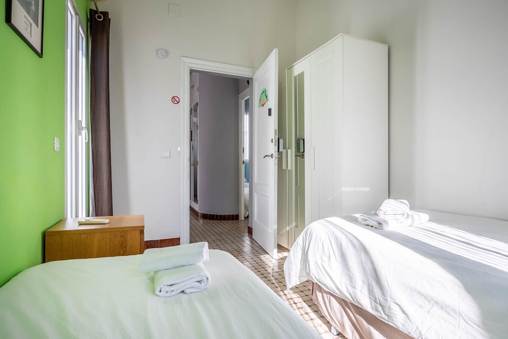 Cheerful 6 Bedroom House in Seville With Terraces