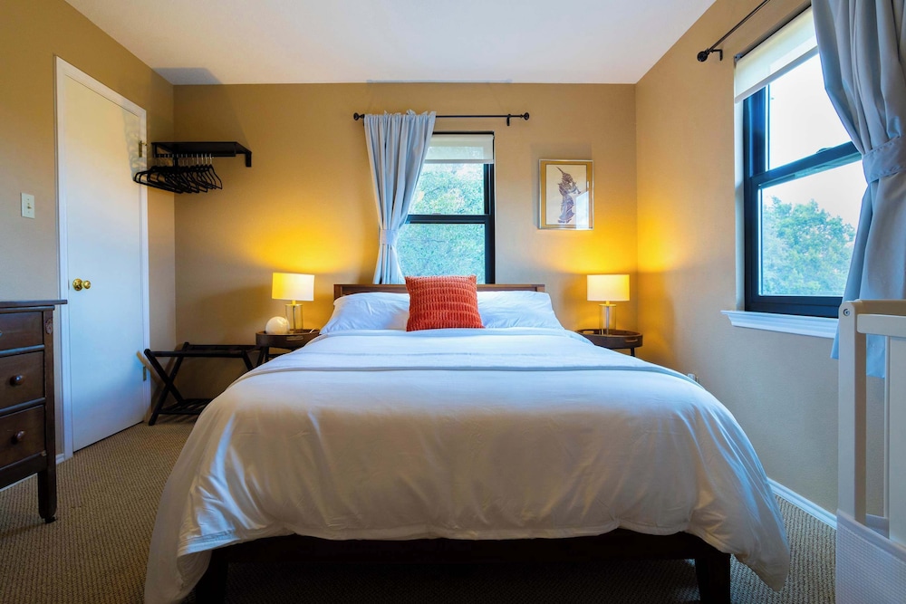 Stargazers Delight Sleeps 12!