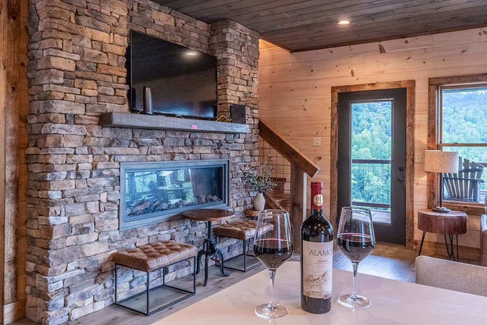 Raccoon Ridge Retreat - Gatlinburg Mountain Escape