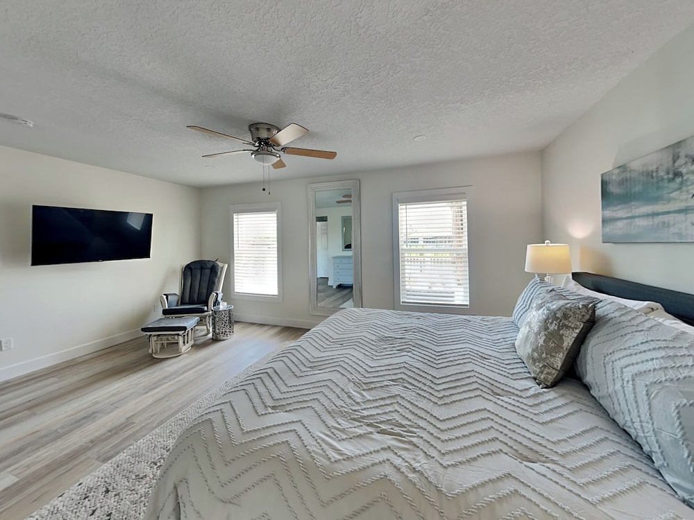 Dolphin View Oasis by Distinctive Beach Rentals
