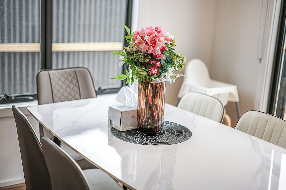 StayAU Fresh Modern 5BR Retreat Netflix in Berwick