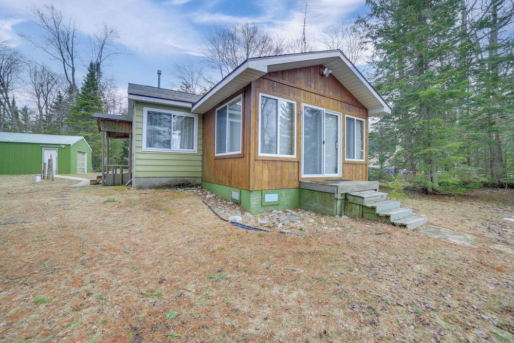 Dock & Fire Pit: Lakefront Cottage in Gould City!