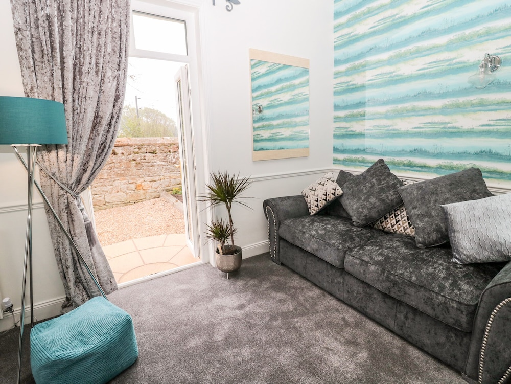 Berwick-upon-Tweed Vacations - St Cuthbert's Cottage - Property Image 2
