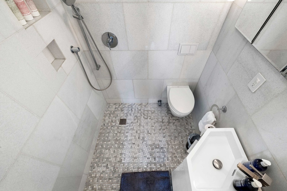 Gramercy Manor Triplex w Private Deck Garden