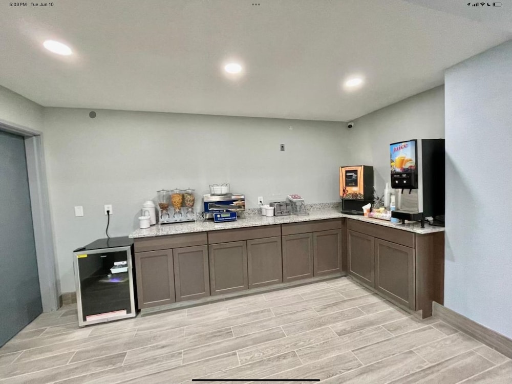 Lamoni Inn & Suites