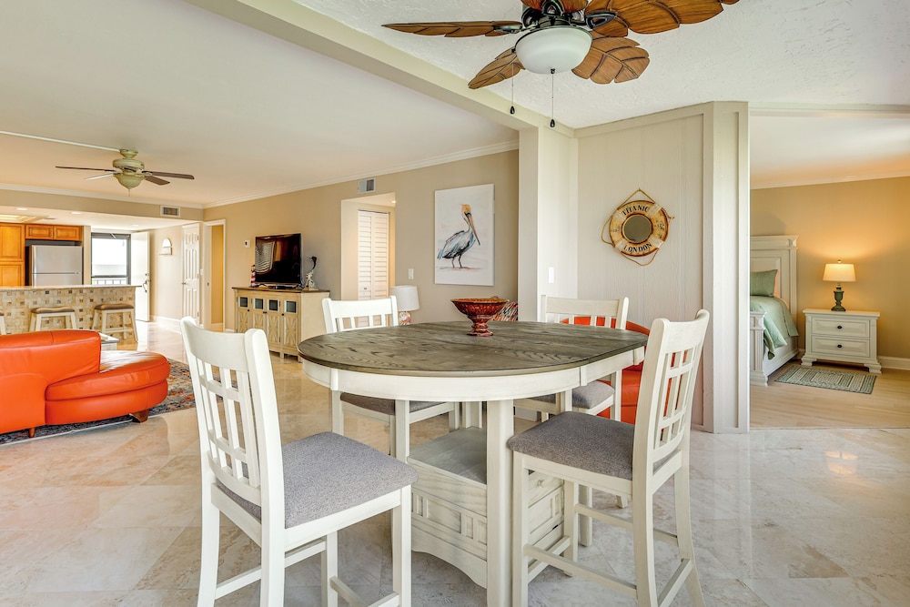 Panoramic Gulf Views: Renovated Fort Myers Condo!
