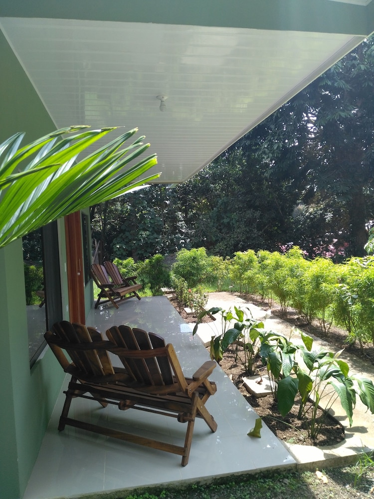 Manuel Antonio Hostel Resort