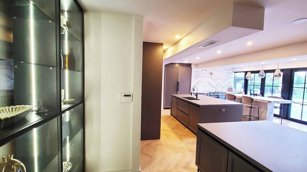 New 5 Bedroom Modern Villa on Golf Course
