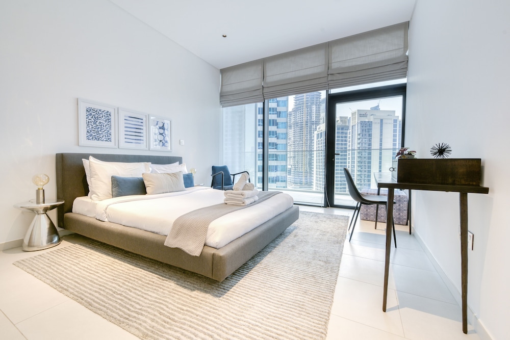 Maison Privee - Luxury Apt W/Burj Khalifa Vw & Dubai Canal Access