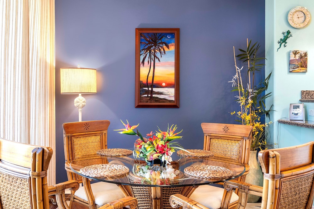 Spacious Top-floor Villa With Stunning Views - Walk to A-bay, Dining & Shops! - Vrkcv
