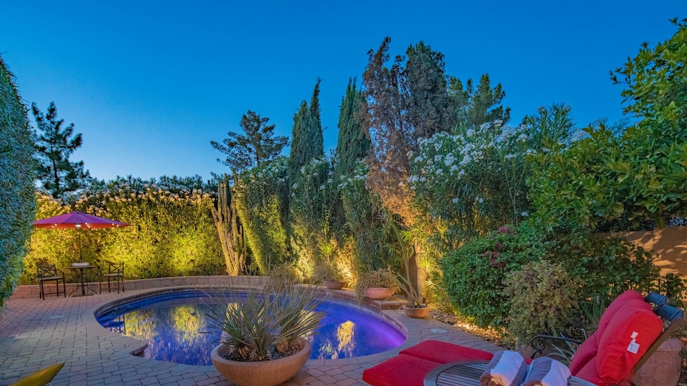 Scottsdale Gem W/pool in Private and Serene Yard!