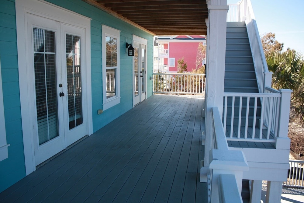 Beach Crew 4 Bedroom Home by RedAwning
