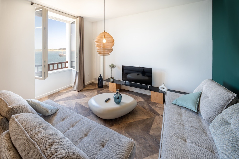 Luxury Apartment With Magnificent sea View