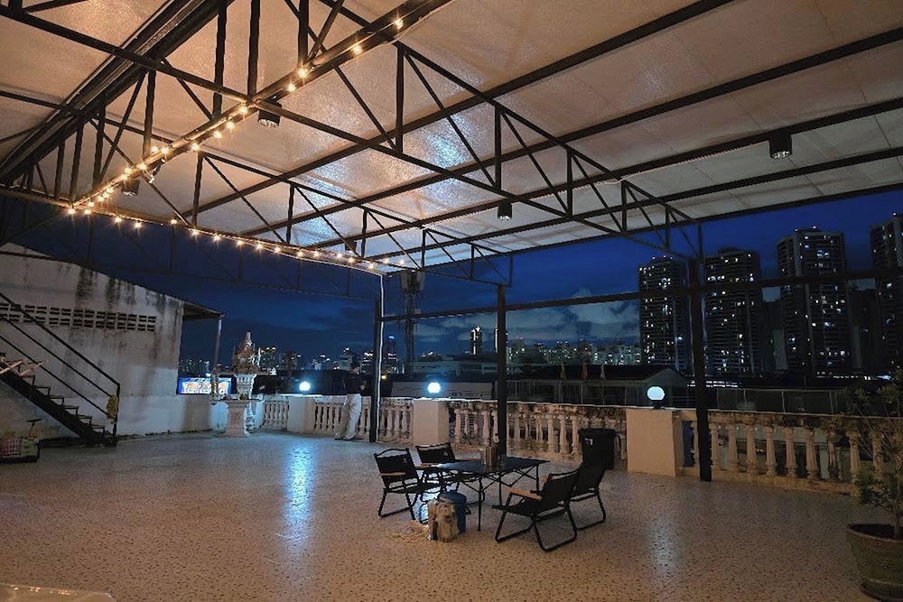 Sukhum Huai Khwang Guest House