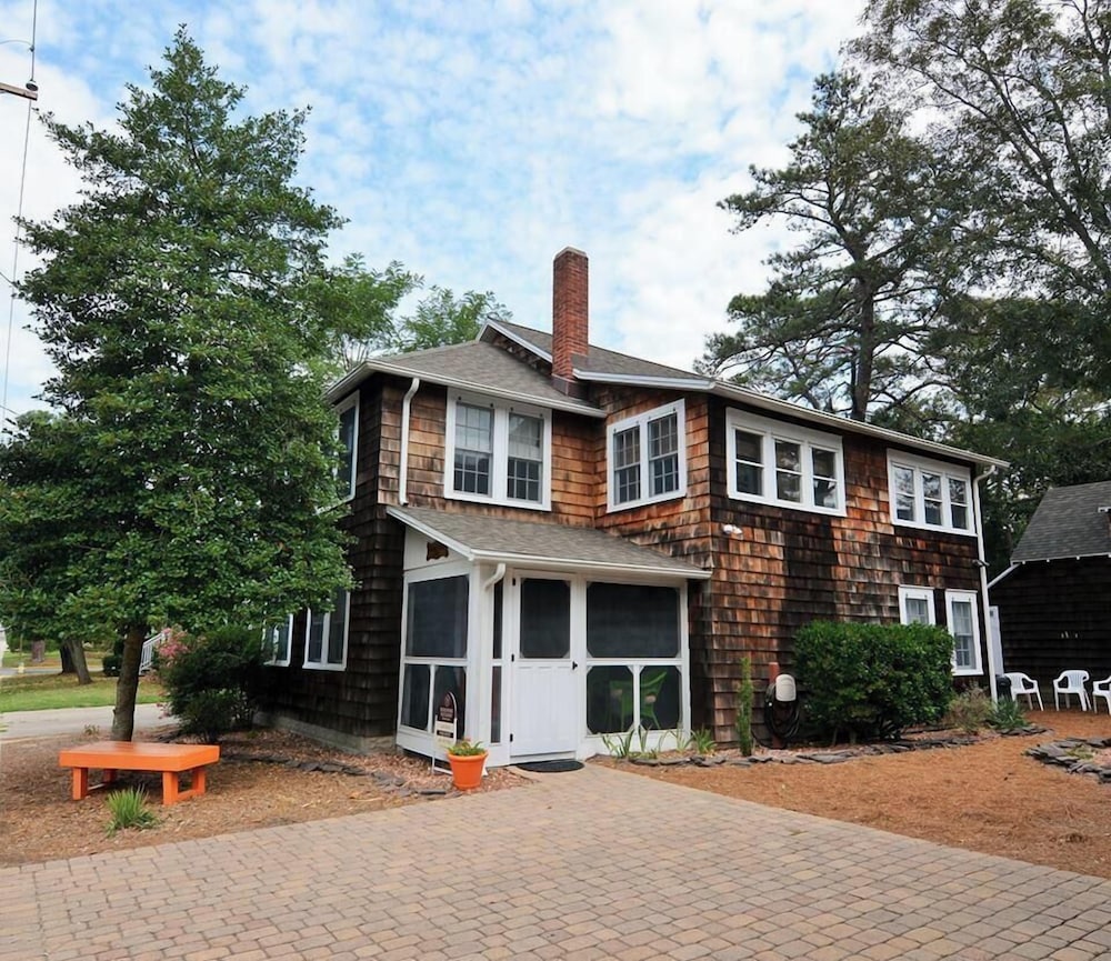 King Charles Avenue 604
