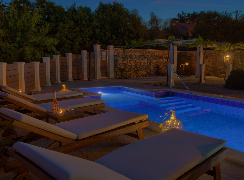 Tranquil Getaway Polje Villa With Pool