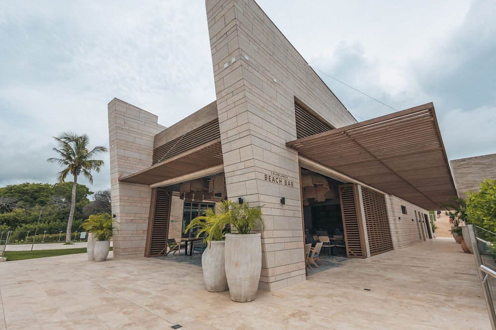 Bright Villa w Pool Outdoor Grill