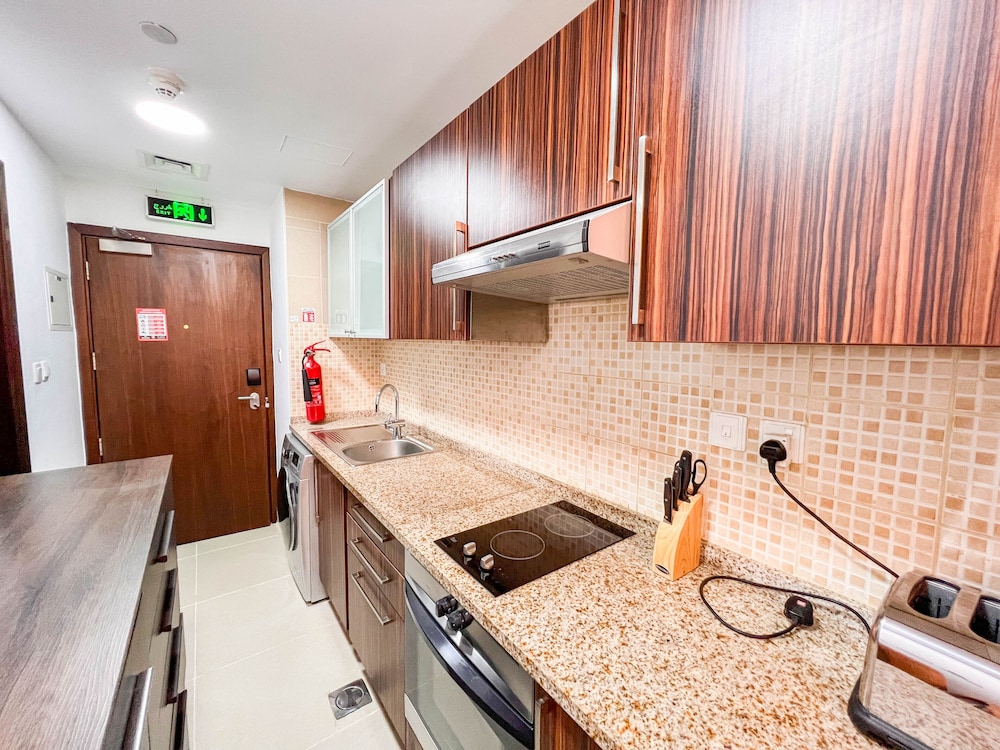 Cosmos Living Luxurious Studio Near Mari