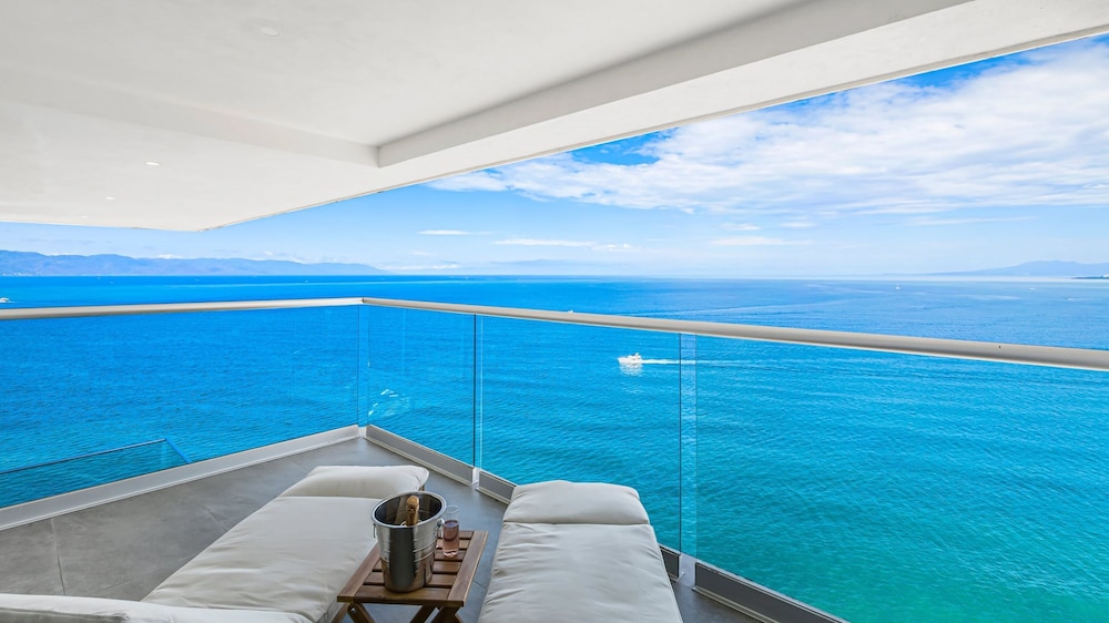 Beachfront Luxury 4BR Penthouse With Incredible Ocean Views