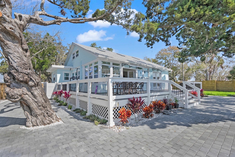 Waterfront Incredible Views Fire pit Renovated