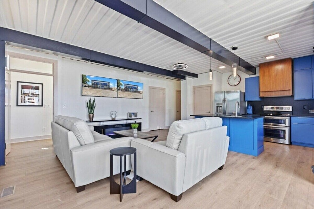 Indy Stadium Villas 711 L