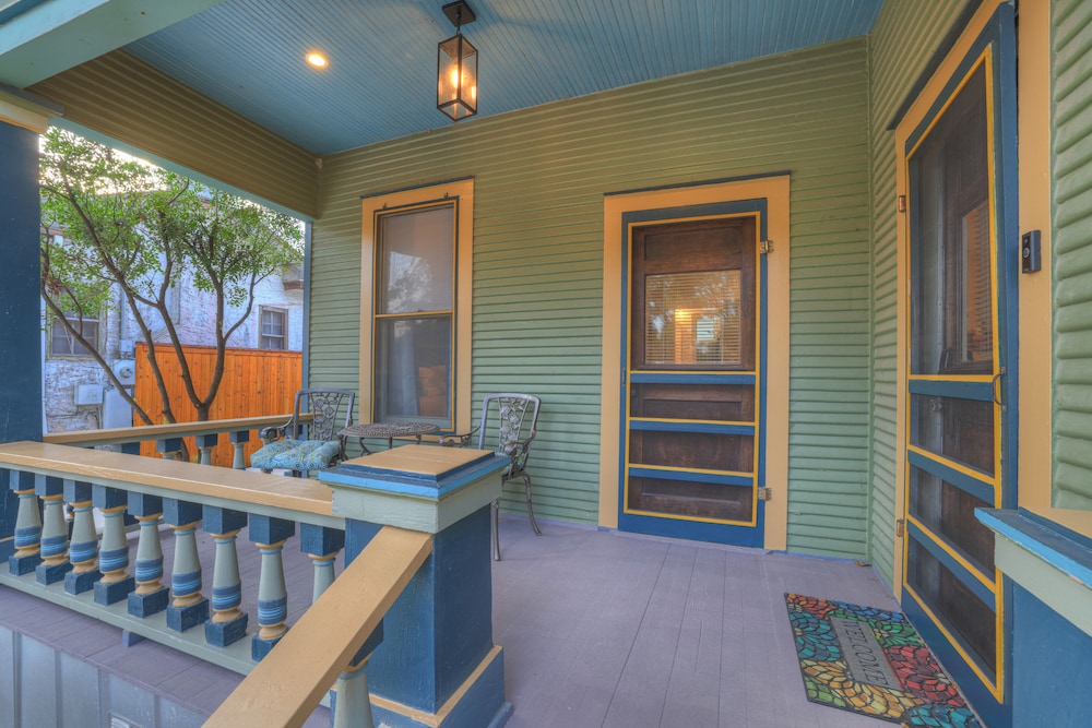 Tolle Haus: W/pool & Firepit-walk to Schlitterbahn, Comal Chutes & Downtown!