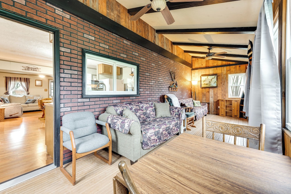 Charming Spirit Lake Home - 6 Mi to Arnolds Park!