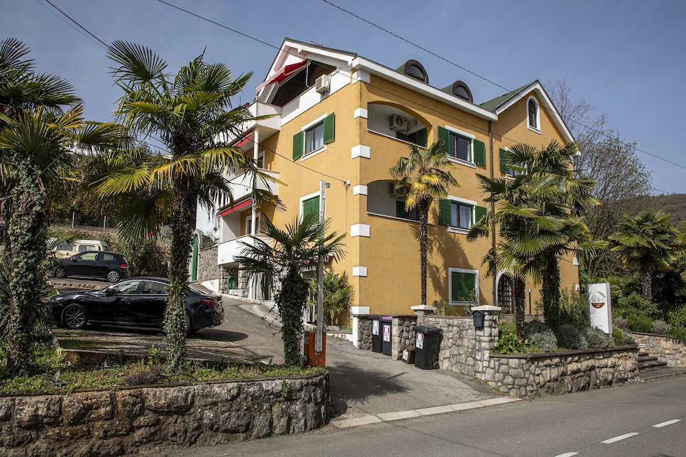Hotel Apartments Villa Beller - Image 1