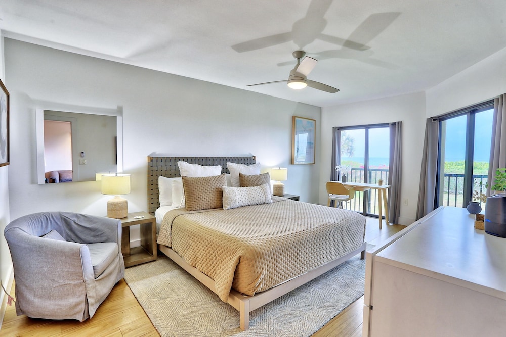 Land's End 11-203 Beach Front - Premier