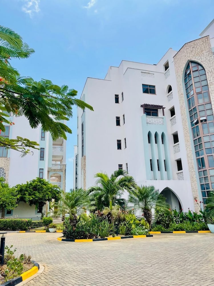 Luxury Oceanline Apartments-Shaza.